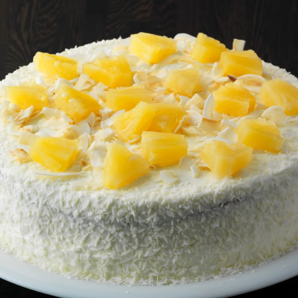 Beitragsbild zum Artikel: Rezept der Woche: Low Carb Pina-Colada-Torte mit Ananas und Kokos