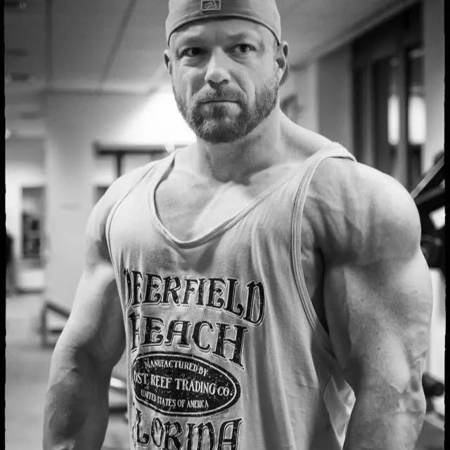Beitragsbild zum Artikel: Fitnesseinkauf im Discounter mit Johannes Luckas