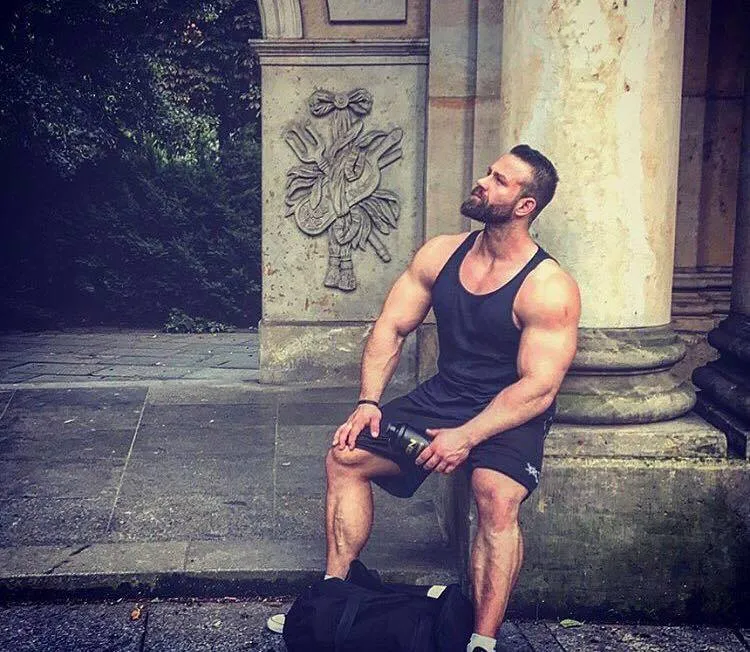 Abbildung zum Artikel: Tobias Rothe baut ab und wird zum „Shredded Body“