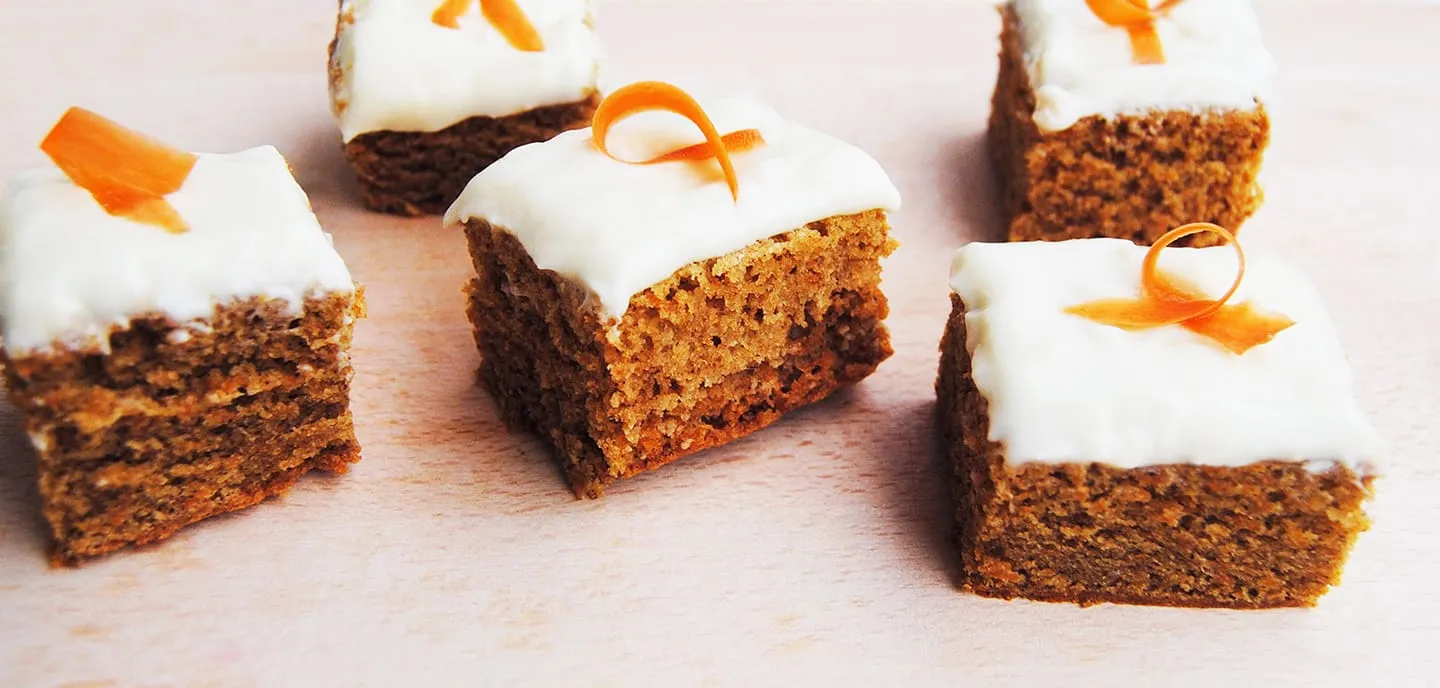 Beitragsbild zum Artikel: Hallo HERBST! – der LECKERSTE Protein CARROT CAKE zum Saisonstart!