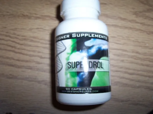 Beitragsbild zum Artikel: Superdrol (Methyldrostanolon): Wie wirkt das Designer-Steroid und wie riskant ist es?