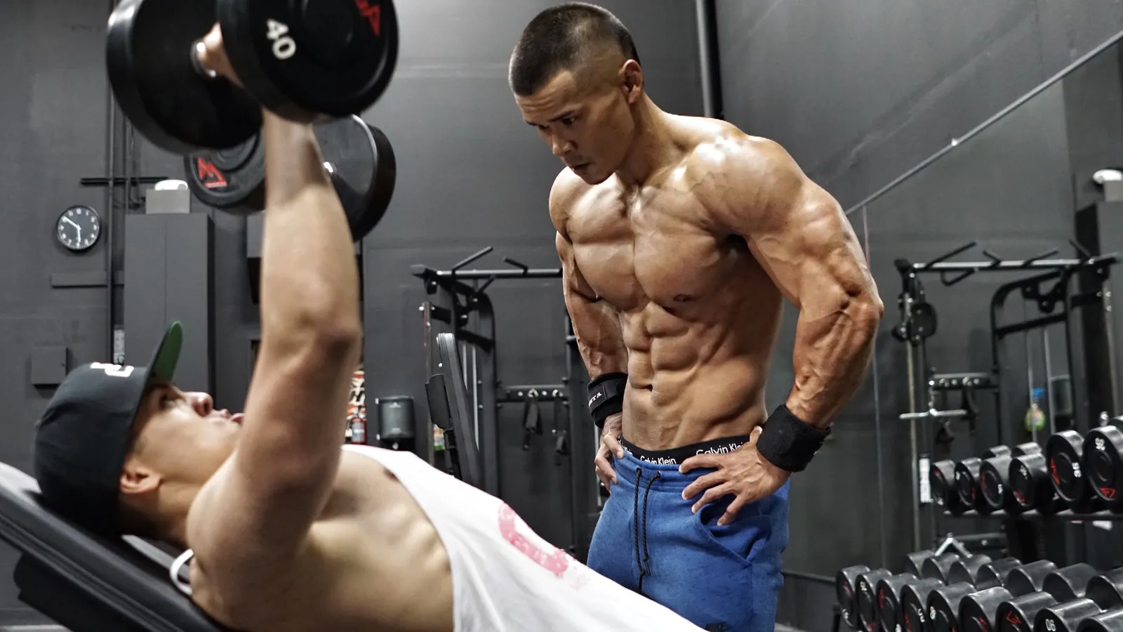 Beitragsbild zum Artikel: Braucht man ein Zertifikat, um ein ECHTER Fitness Experte zu sein?