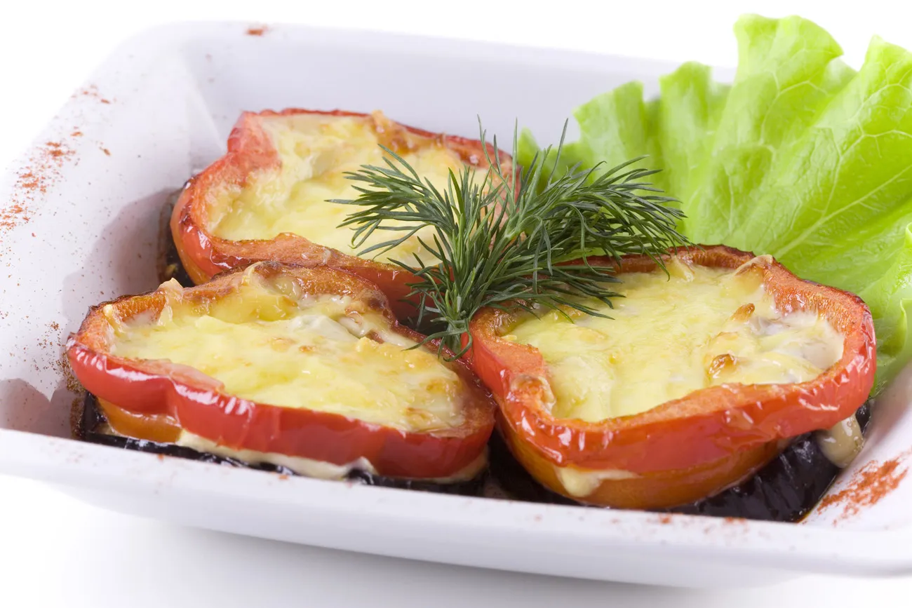 Beitragsbild zum Artikel: Low Carb Rezept: mit Käse gefüllte Paprika