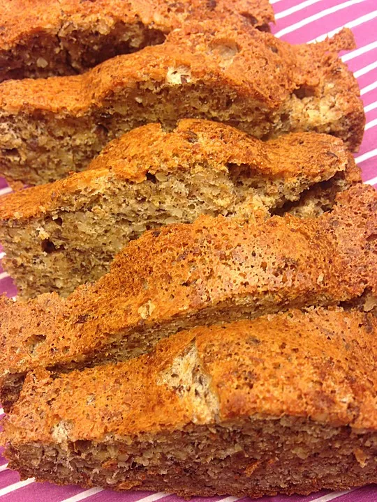 Beitragsbild zum Artikel: Keto Sesam-Mandel Brot