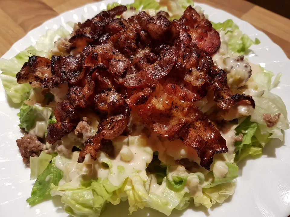 Abbildung zum Artikel: Ideal zum Grillen – „BigMac“ Salat Low Carb!