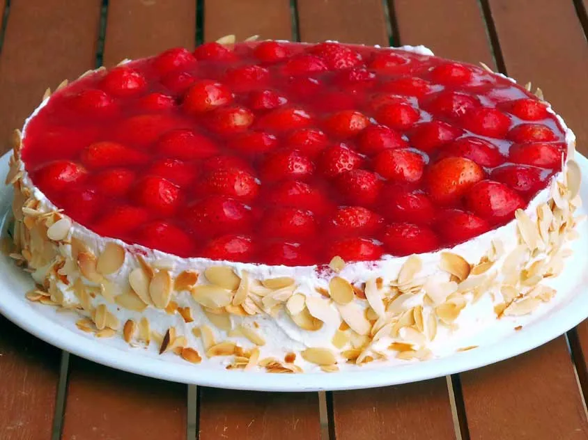 Abbildung zum Artikel: Sommerrezept der Woche – Erdbeerkuchen Low Carb