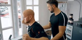 Muskelaufbau durch Elektroschocks? Karl Ess beim EMS Training!
