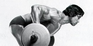 BACK ATTACK: Deshalb gehört Langhantelrudern in Deinen Trainingsplan!