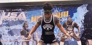 Dana Linn Bailey beeindruckt bei ihrem zweiten Powerlifting-Wettkampf