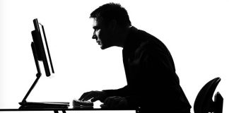 Volkskrankheit SITZEN: mit diesen 2 praktischen Tipps kämpfst Du dagegen an!