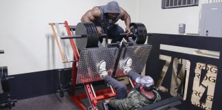 Kai Greene und Bradley Martyn beim Beintraining Kai Greene IFBB Bodybuilder Predator