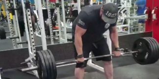 Dass sich dieser „Idiot“ beim Kreuzheben nicht den Rücken gebrochen hat, ist ein Wunder!