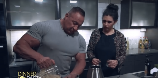 Überzeugt Markus Rühl mit seinem Hähnchenfleisch-Smoothie bei der SAT1. „Dinner Party“? Markus Rühl Hähnchenfleisch-Smoothie Dinner Party