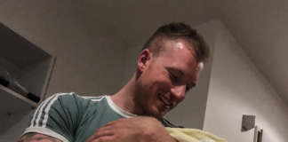 Sie ist da! – Schmale Schulter ist Papa!